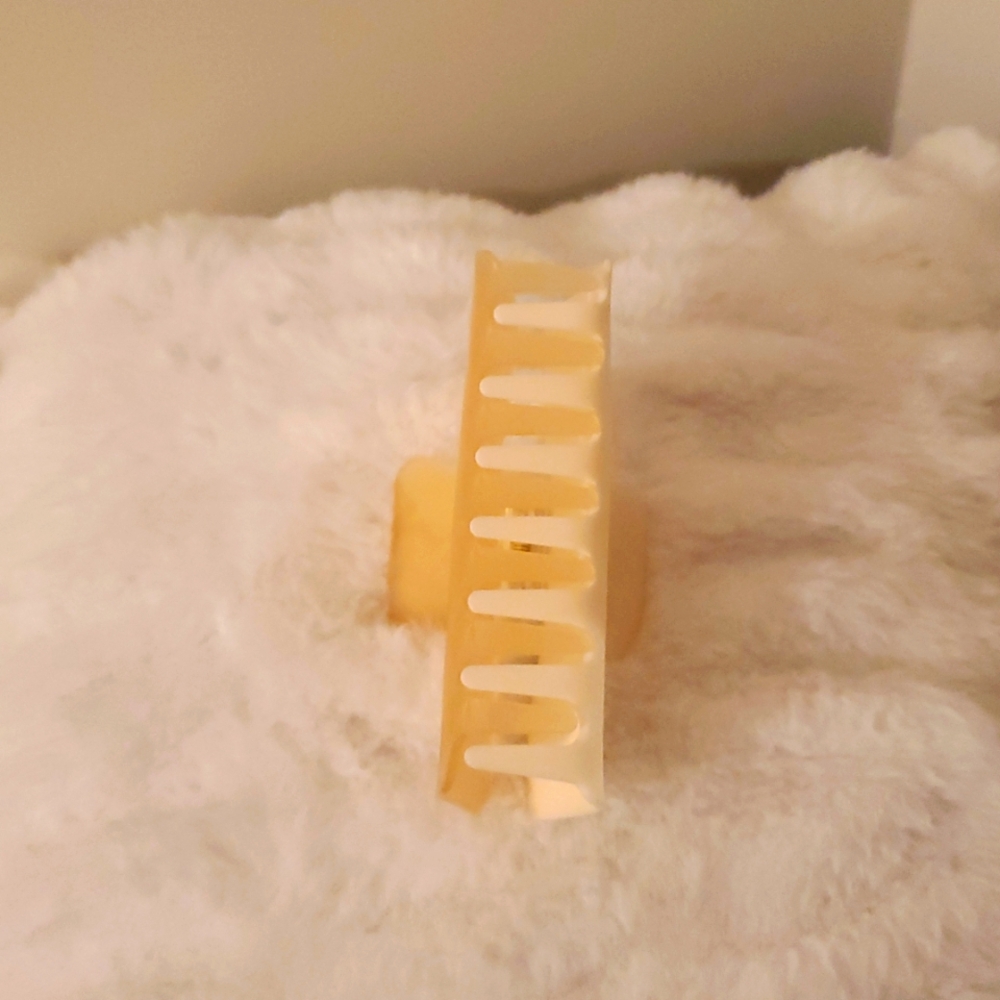 Cream  2 Tone Hair Claw Clip - Picture 4 of 5